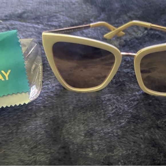 Quay x JLO REINA extremely RARE Sunglasses - Picture 5 of 8